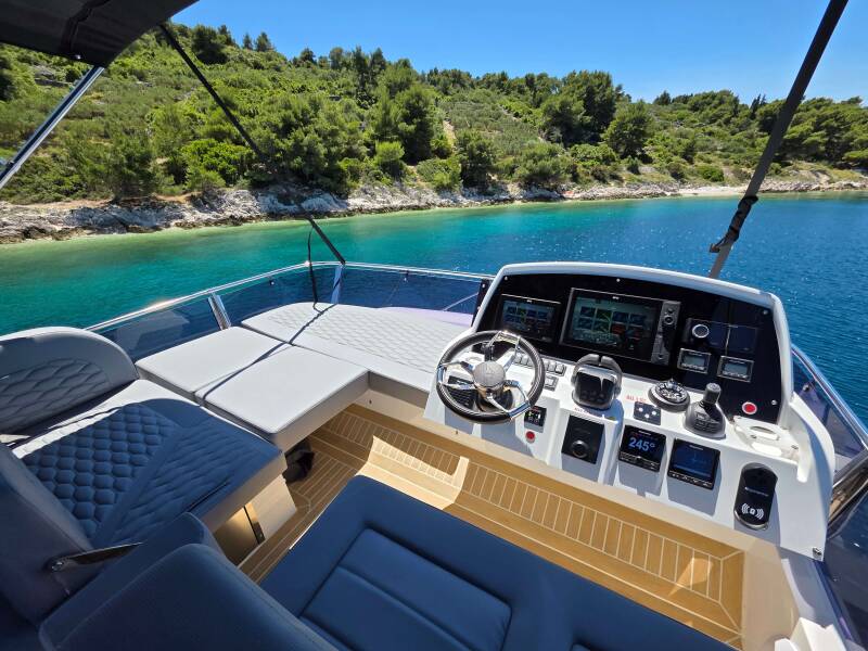 Sealine F430