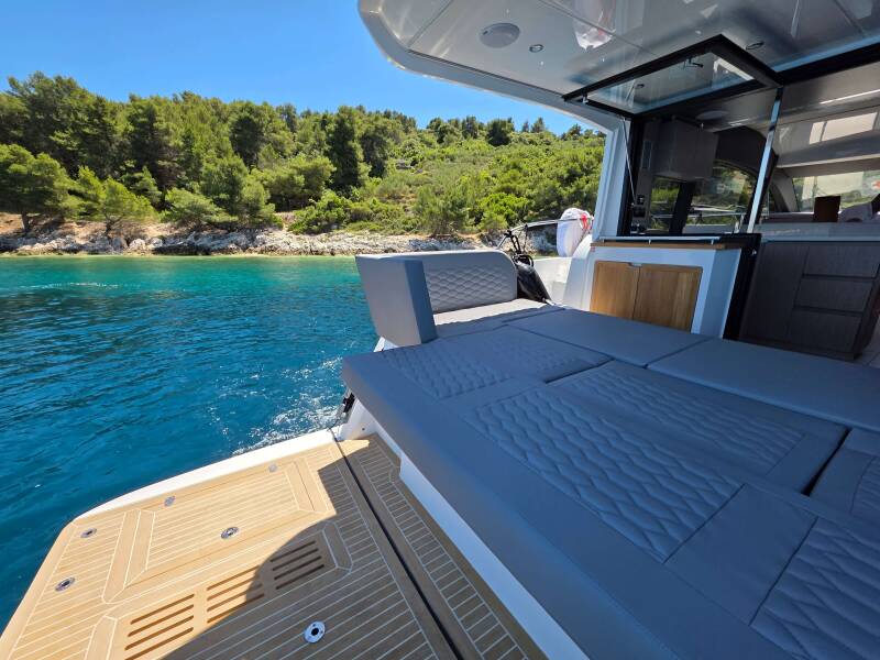 Sealine F430
