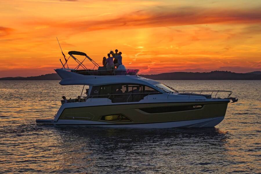 Sealine F430