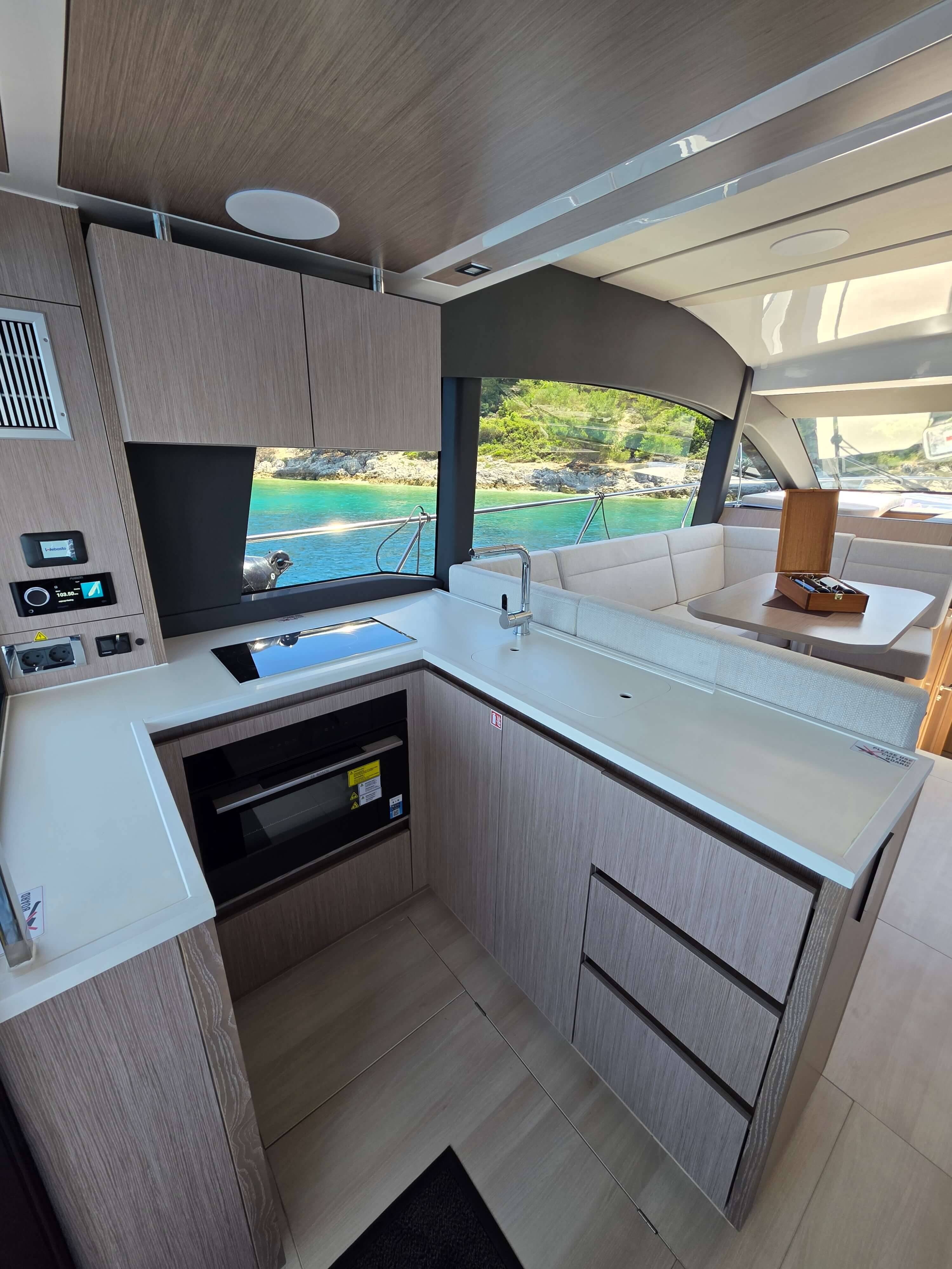 Sealine F430