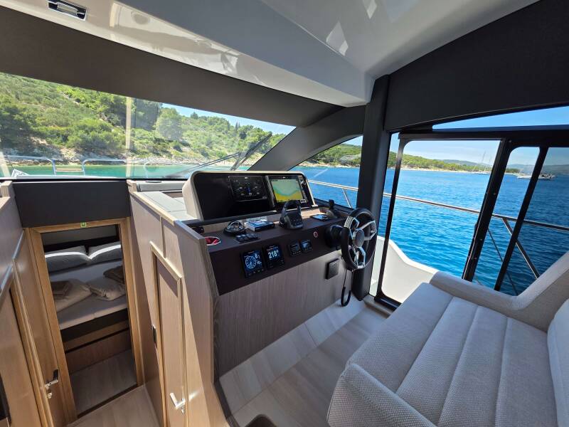 Sealine F430