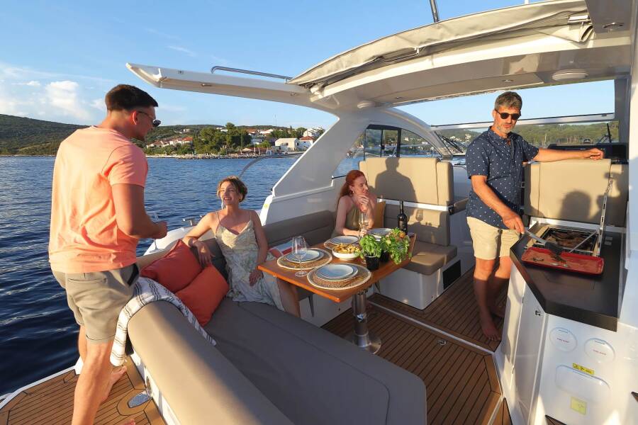 Sealine F430