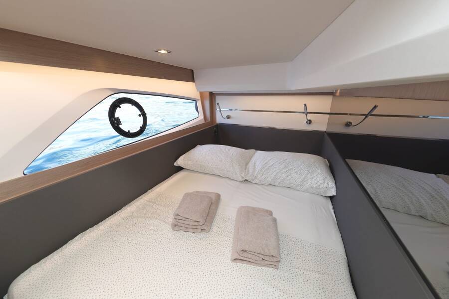Sealine F430