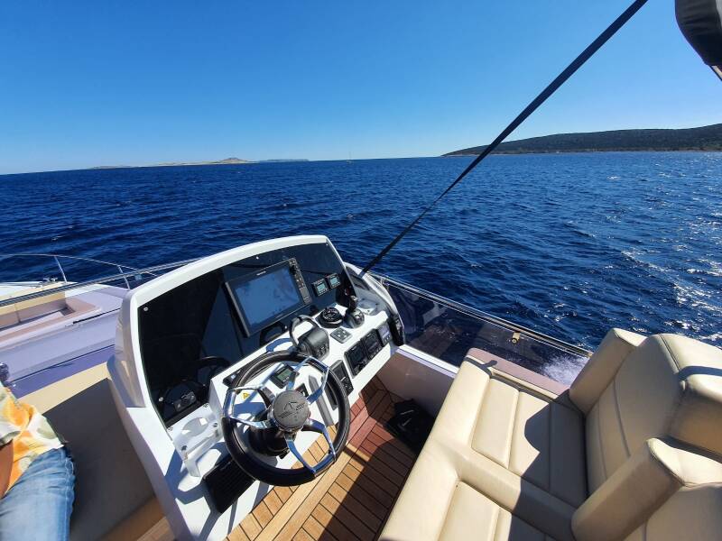 Sealine F430