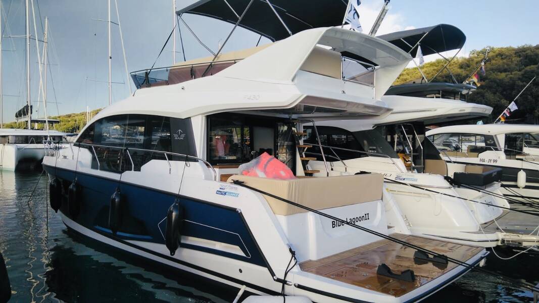 Sealine F430