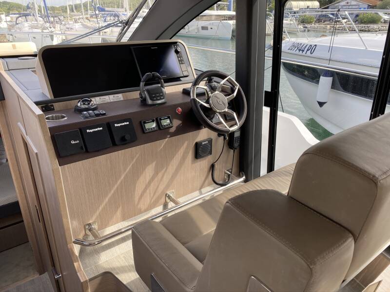 Sealine F430