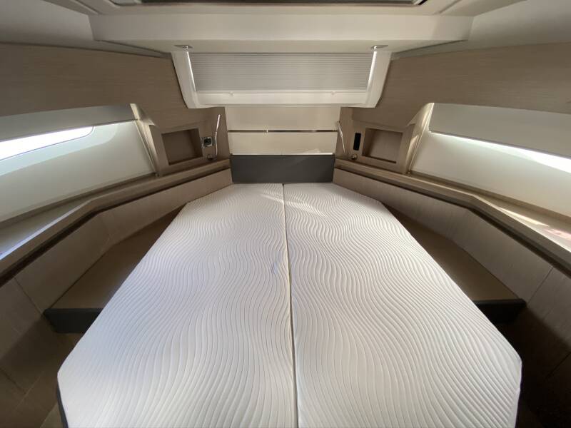 Sealine F430
