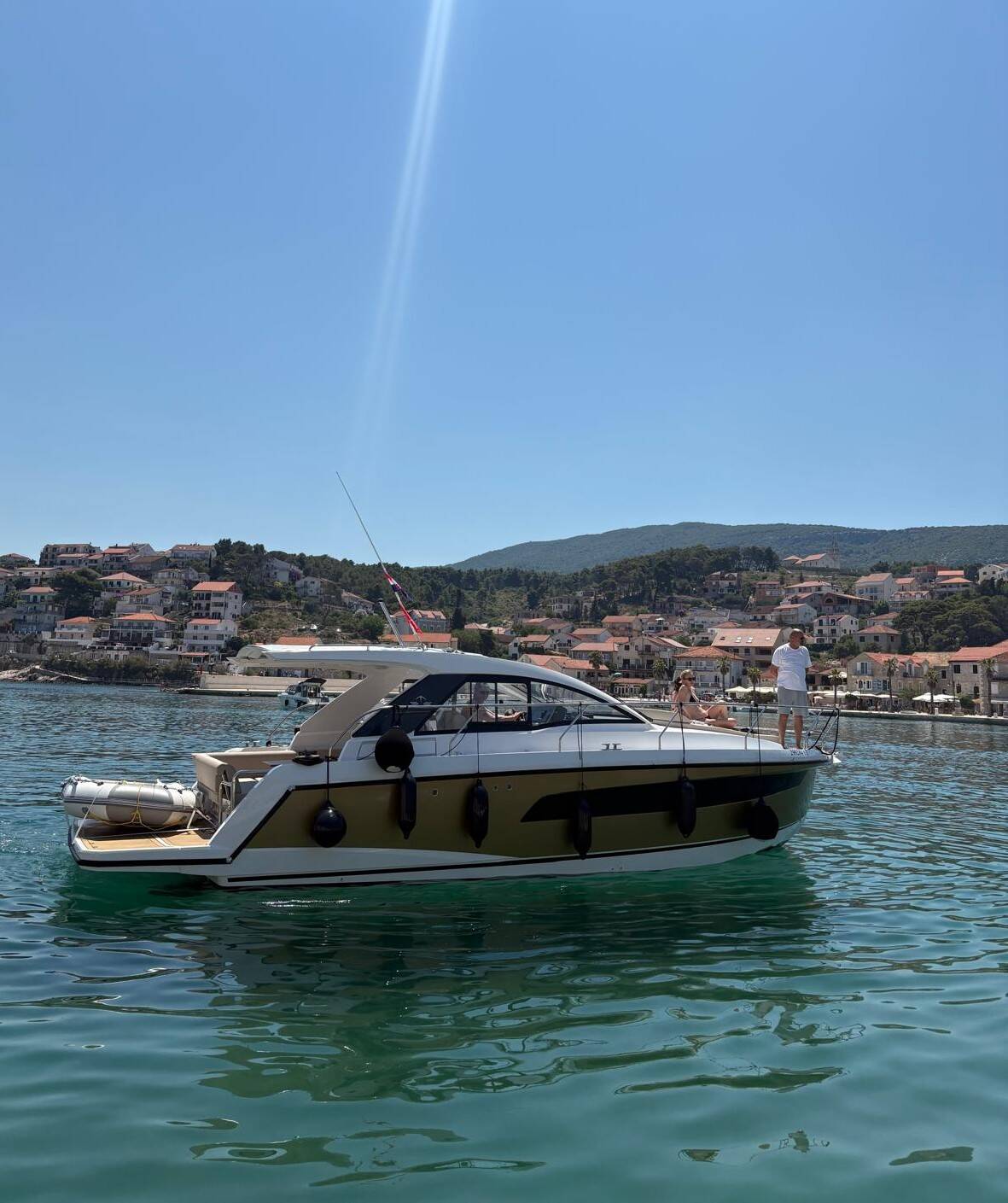 Sealine S335