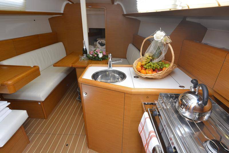 Sun Odyssey 33i