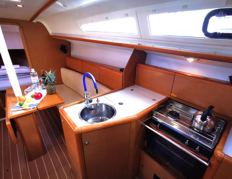 Sun Odyssey 33i