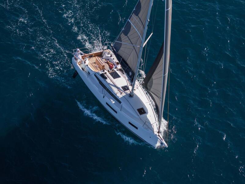 Sun Odyssey 350