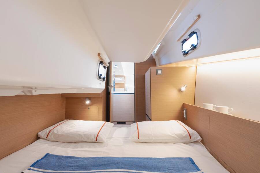 Sun Odyssey 350