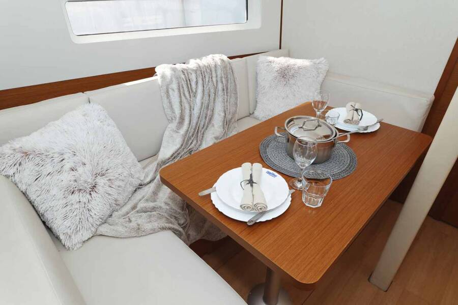 Sun Odyssey 380 Performance