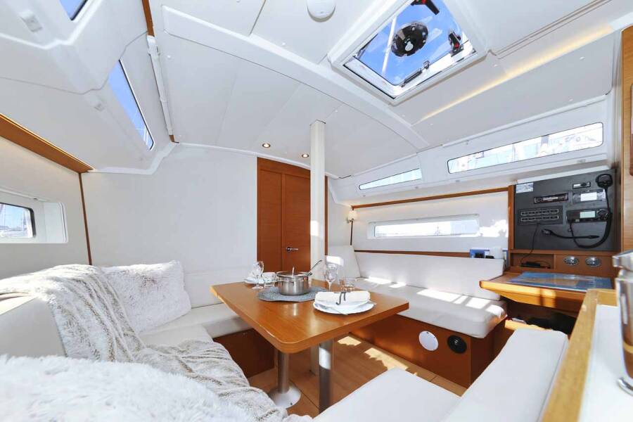 Sun Odyssey 380 Performance