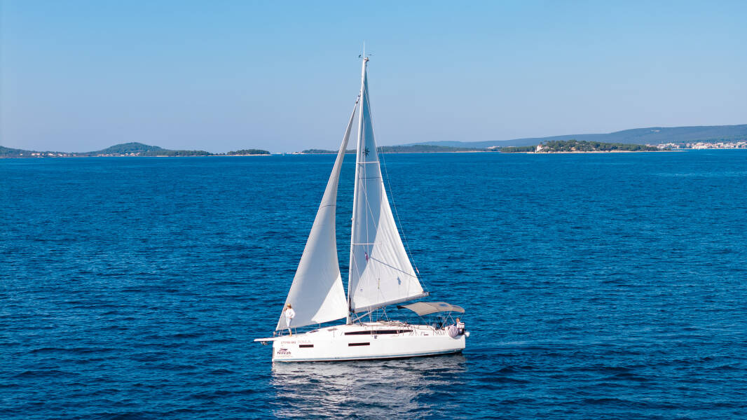 Sun Odyssey 380