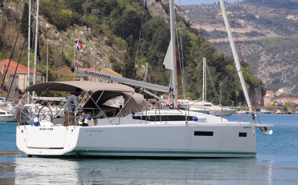 Sun Odyssey 380