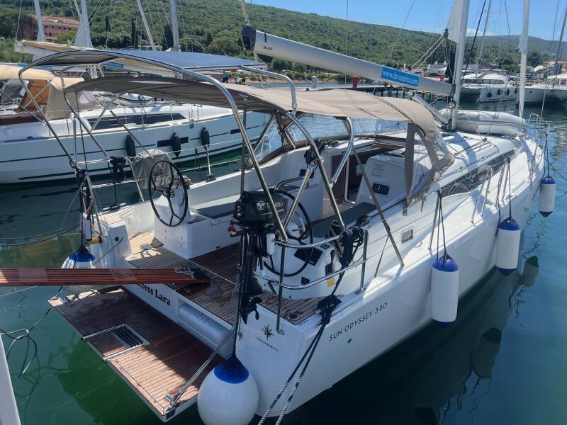Sun Odyssey 380