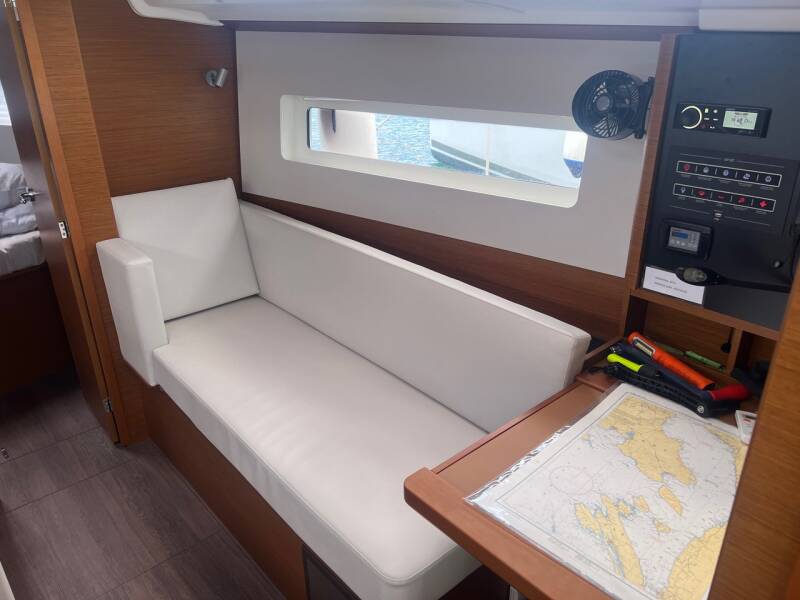 Sun Odyssey 380