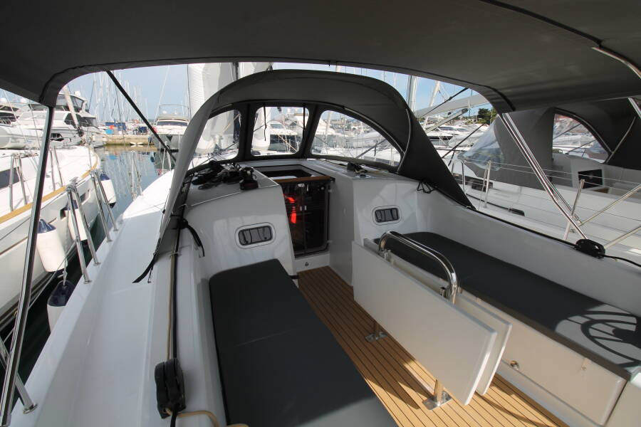 Sun Odyssey 380