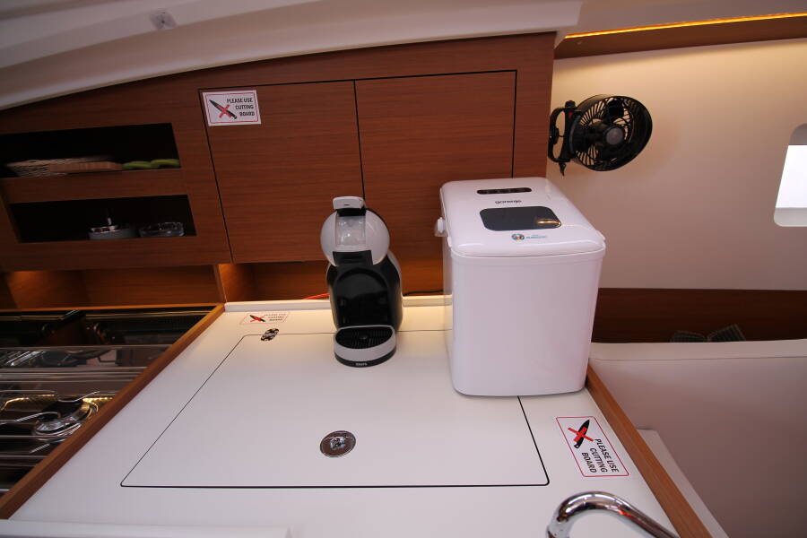 Sun Odyssey 380