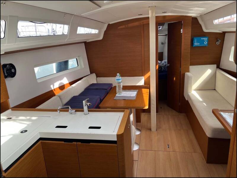 Sun Odyssey 380