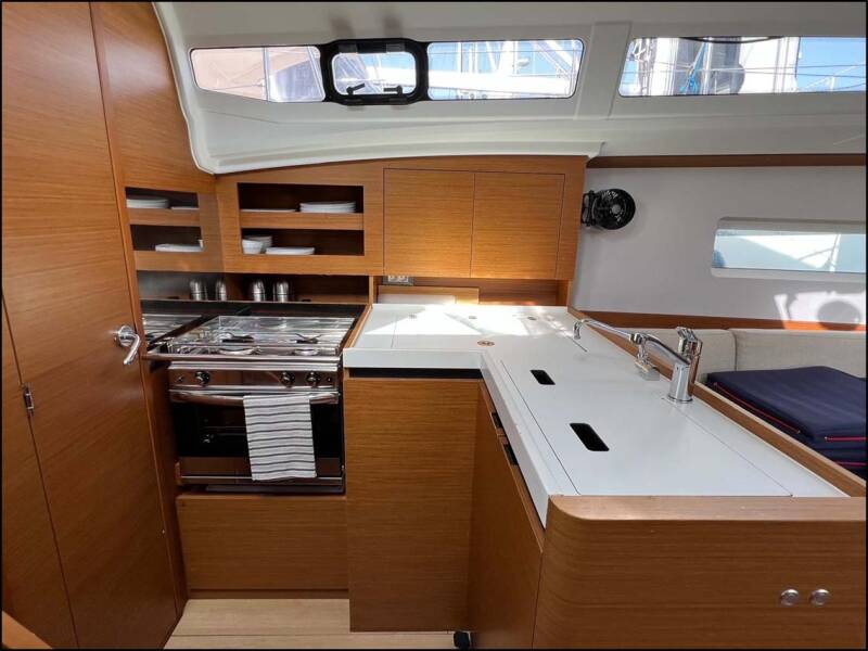 Sun Odyssey 380