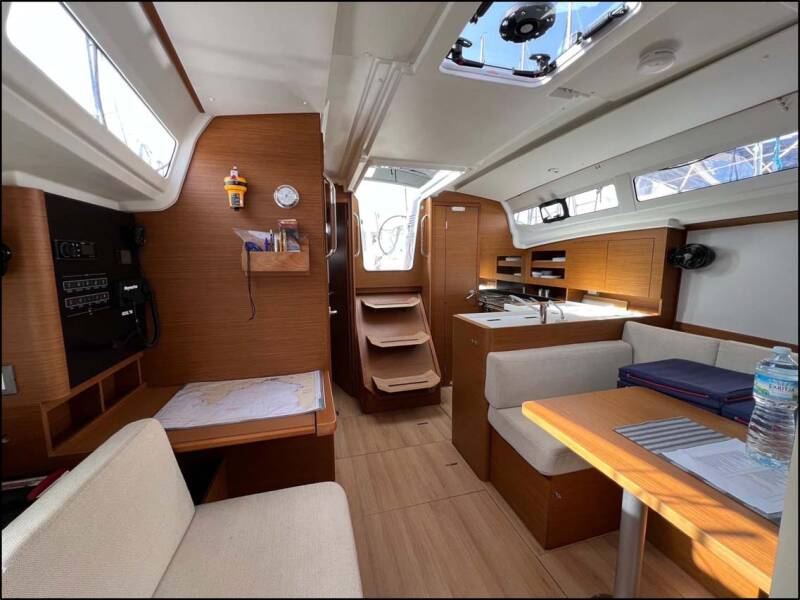 Sun Odyssey 380