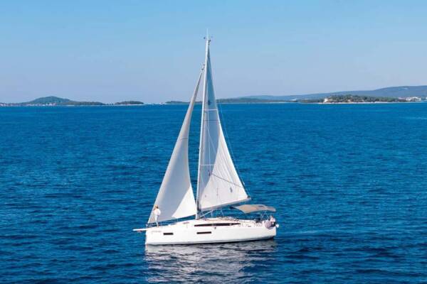 Sun Odyssey 380