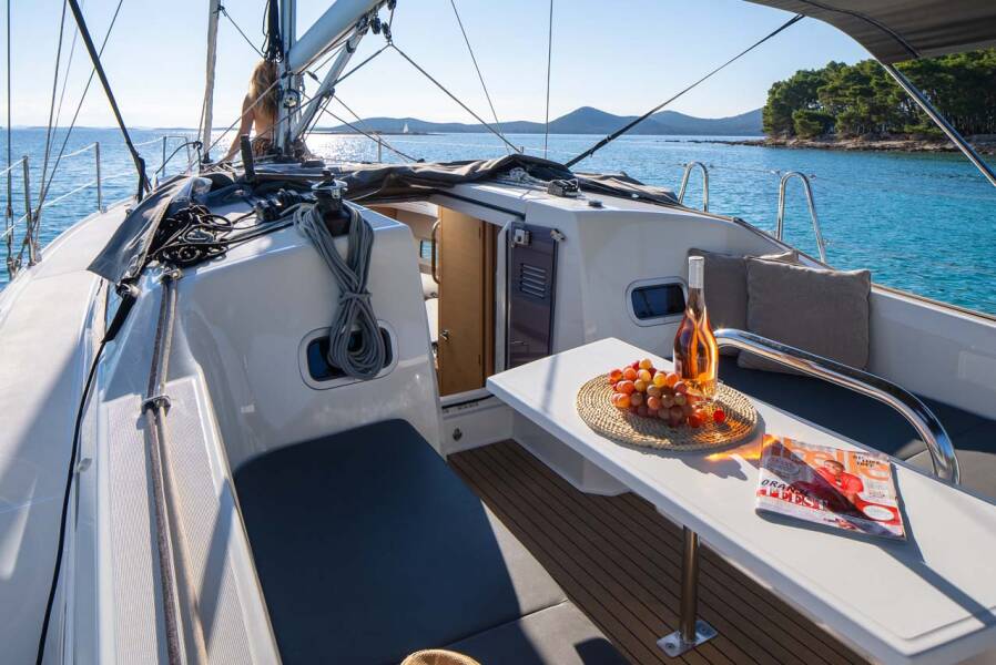 Sun Odyssey 380