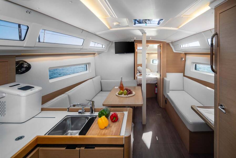 Sun Odyssey 380