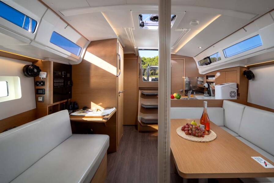 Sun Odyssey 380