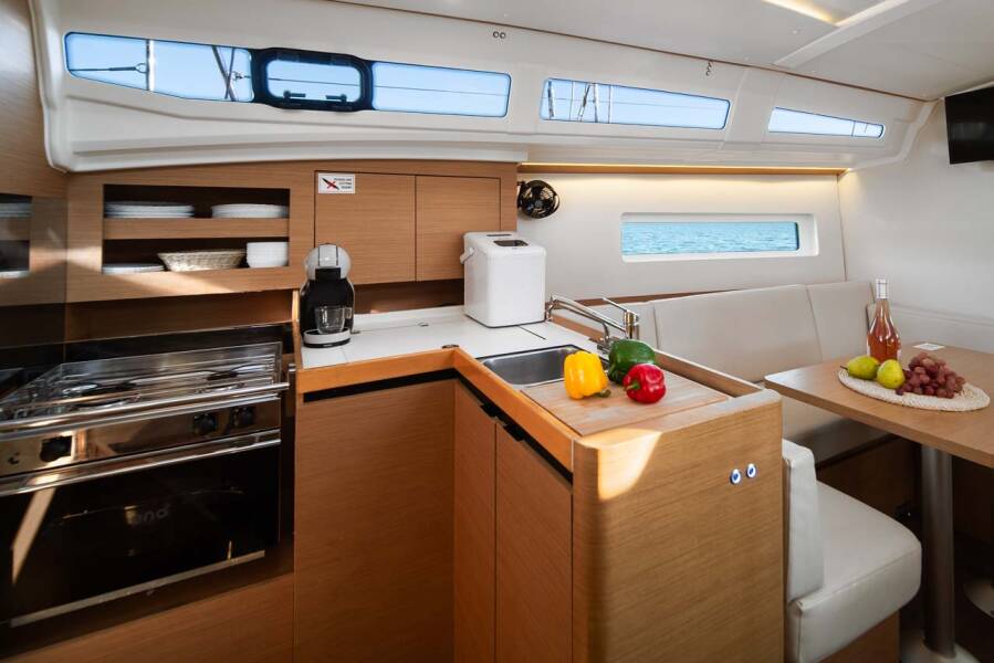 Sun Odyssey 380