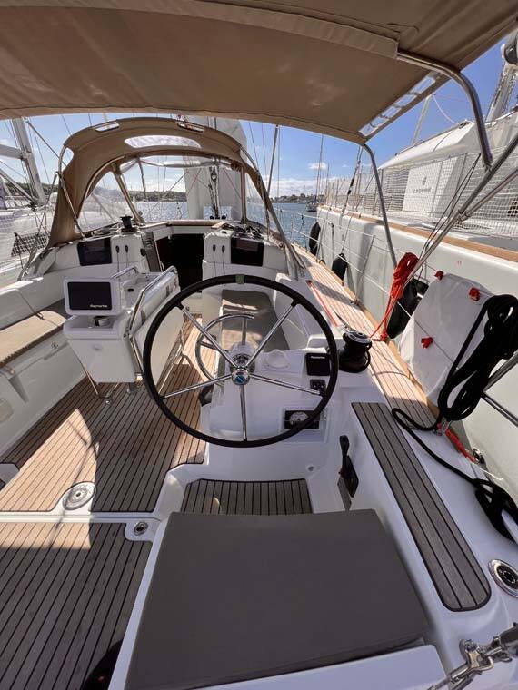 Sun Odyssey 389