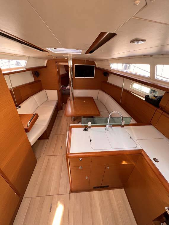 Sun Odyssey 389