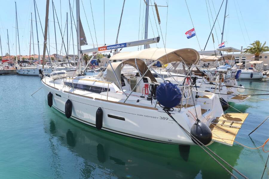Sun Odyssey 389