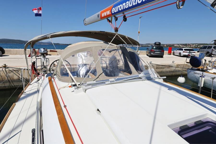 Sun Odyssey 389