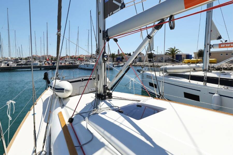 Sun Odyssey 389