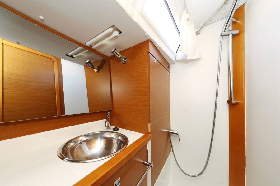 Sun Odyssey 389