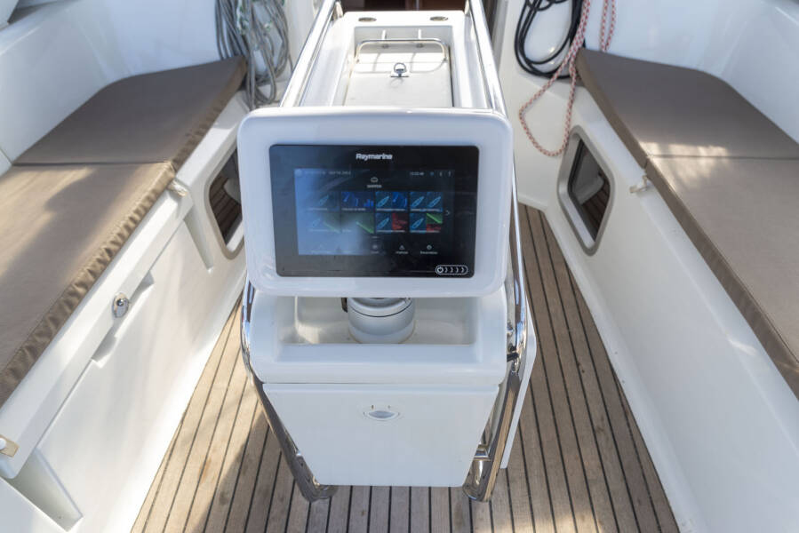 Sun Odyssey 389