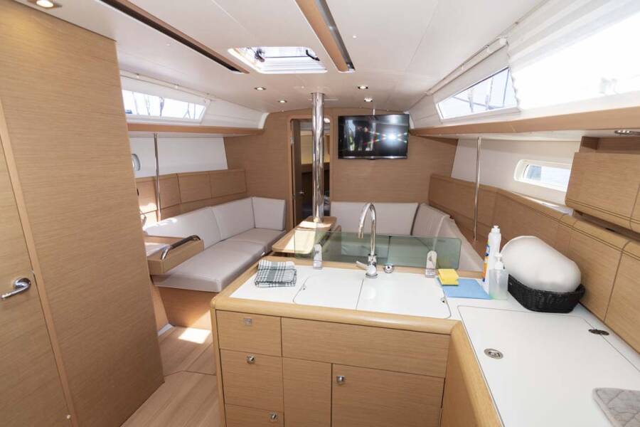 Sun Odyssey 389