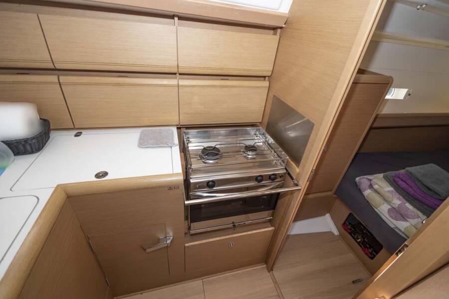 Sun Odyssey 389
