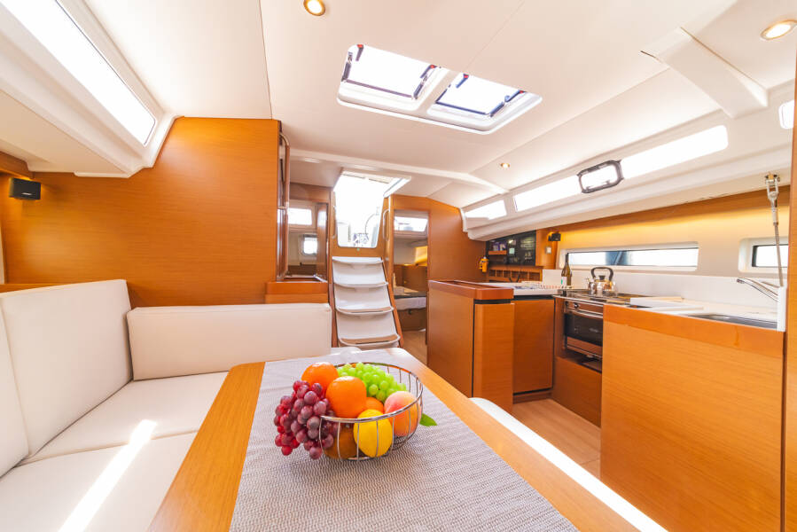 Sun Odyssey 440