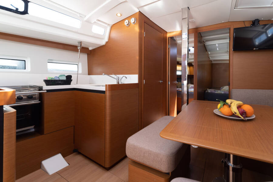 Sun Odyssey 440