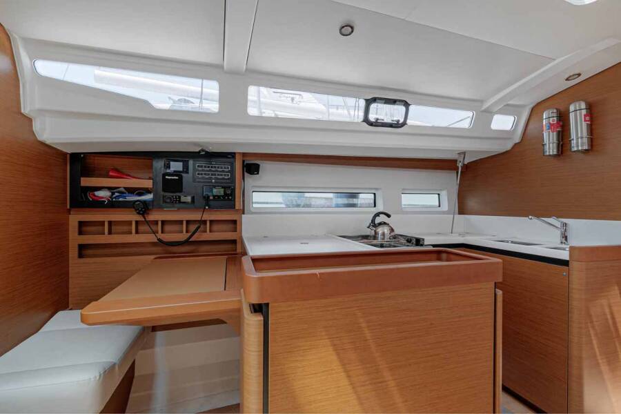 Sun Odyssey 440