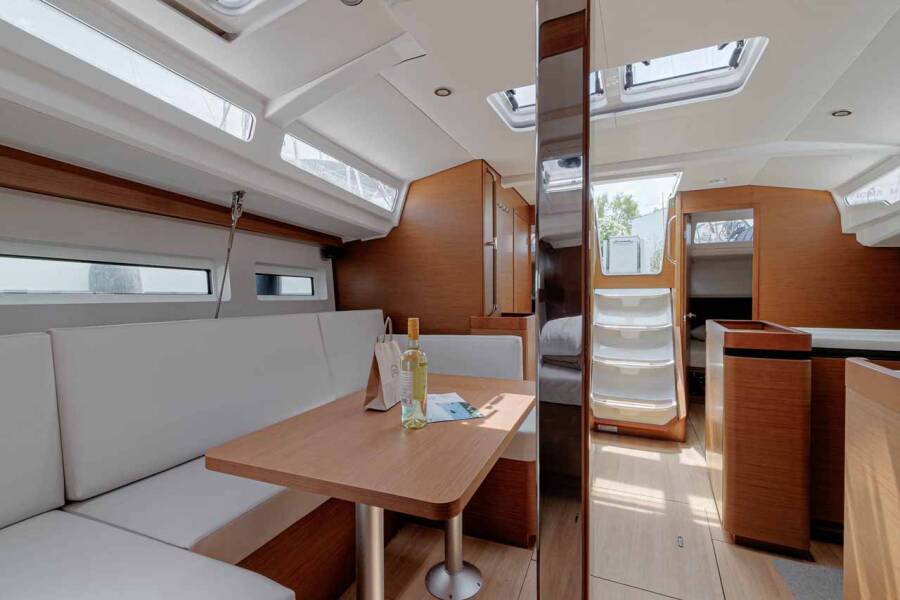 Sun Odyssey 440