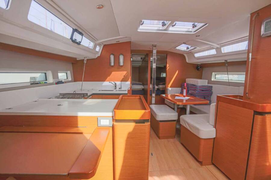 Sun Odyssey 440