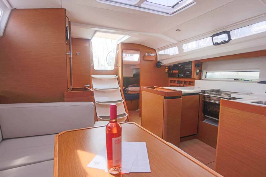 Sun Odyssey 440