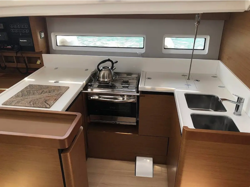 Sun Odyssey 440