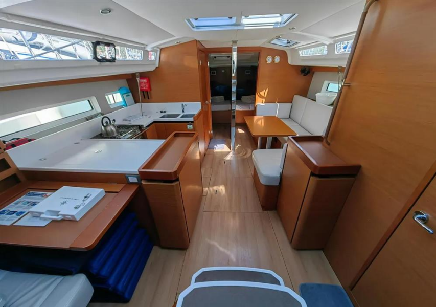 Sun Odyssey 440