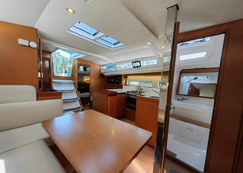 Sun Odyssey 440